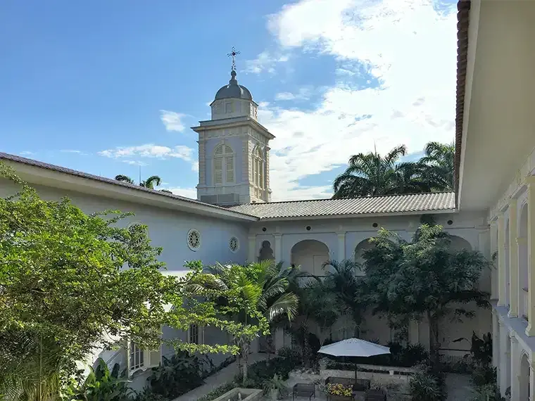 Garden view of Hotel del Parque in Guayaquil, Ecuador